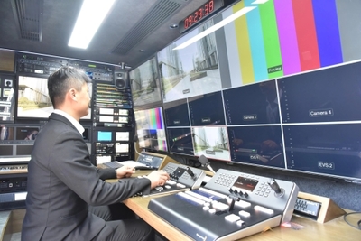 煙臺(tái)經(jīng)濟(jì)技術(shù)開發(fā)區(qū) 全國首臺(tái)8K小型轉(zhuǎn)播車亮相，‘8K+5G’技術(shù)讓現(xiàn)場(chǎng)近在咫尺